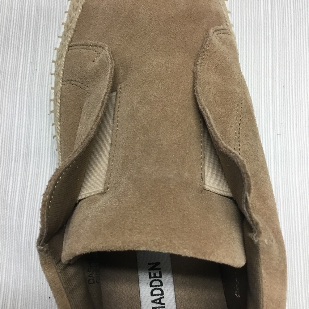 Steve Madden Neutral Suede Flats. - Picture 6 of 7